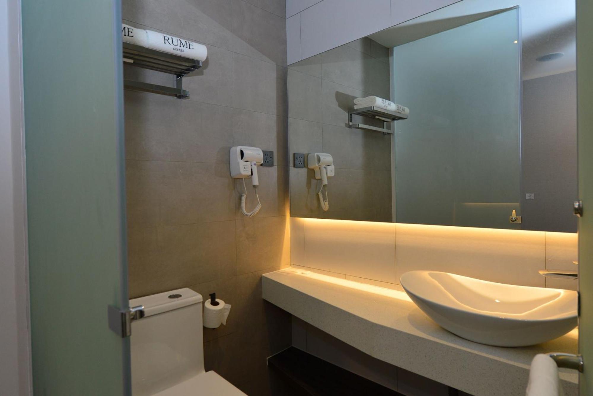 Rume Hotel Kuching Esterno foto