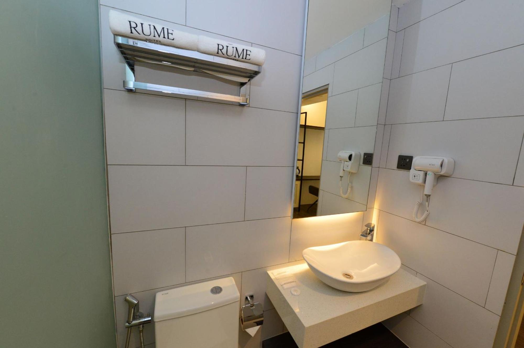 Rume Hotel Kuching Esterno foto