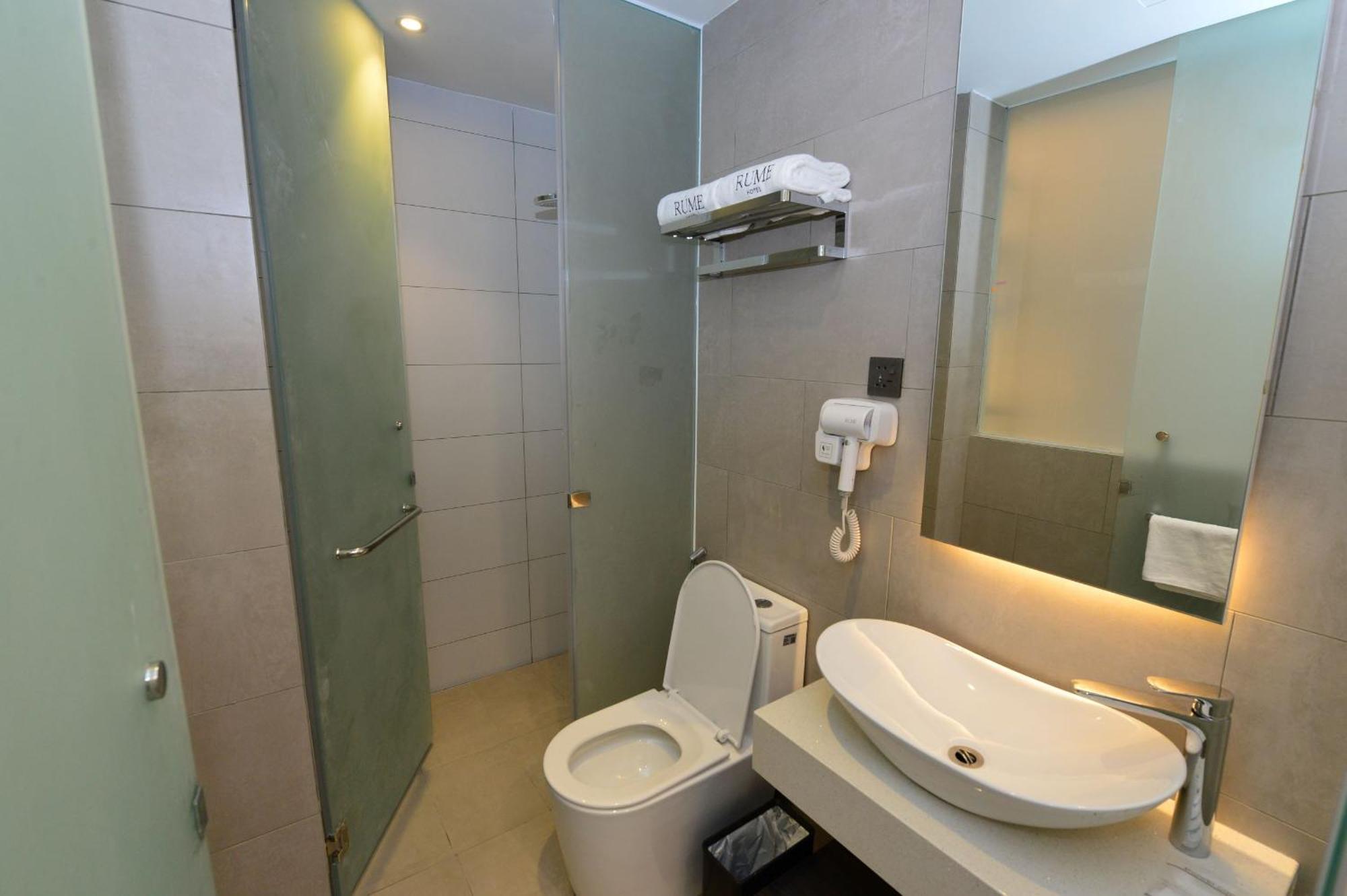 Rume Hotel Kuching Esterno foto